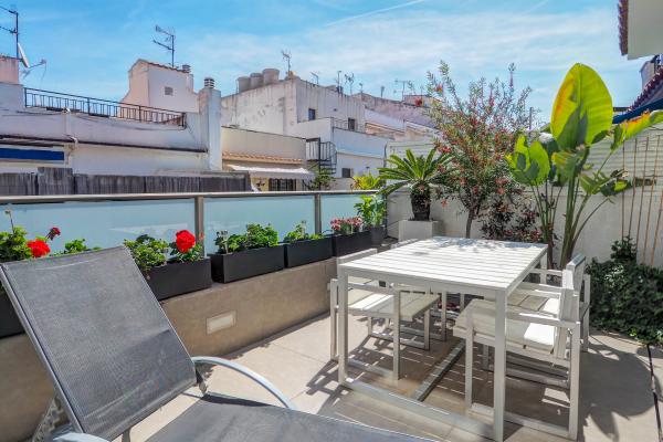 #41806 - Chic | Holiday Rentals | Hello Homes Sitges