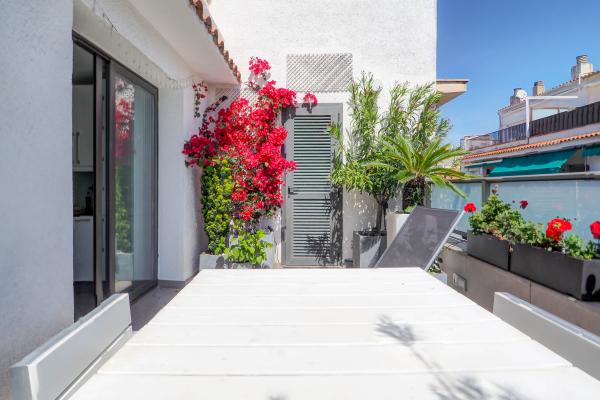 #41808 - Chic | Holiday Rentals | Hello Homes Sitges