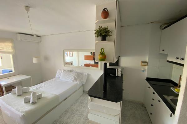 #43518 - The Moon Studio | Holiday Rentals | Hello Homes Sitges