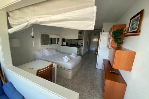 #43519 - The Moon Studio | Holiday Rentals | Hello Homes Sitges