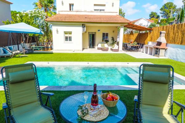 #45334 - Villa Claudia | Holiday Rentals | Hello Homes Sitges
