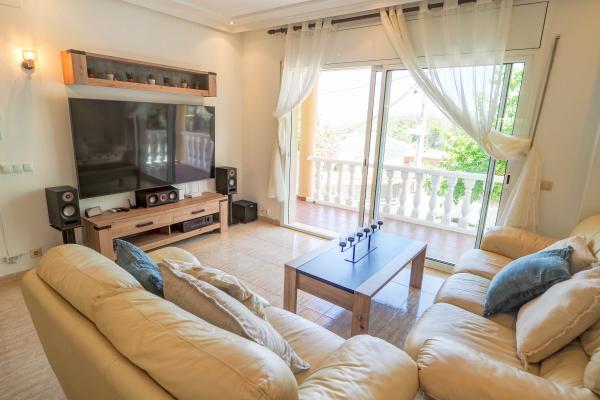 #45359 - Villa Claudia | Holiday Rentals | Hello Homes Sitges