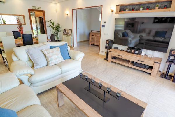 #45361 - Villa Claudia | Holiday Rentals | Hello Homes Sitges