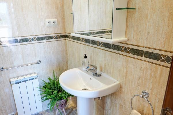 #45381 - Villa Claudia | Holiday Rentals | Hello Homes Sitges