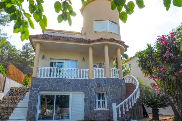 #45402 - Villa Claudia | Holiday Rentals | Hello Homes Sitges