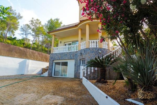 #45405 - Villa Claudia | Holiday Rentals | Hello Homes Sitges