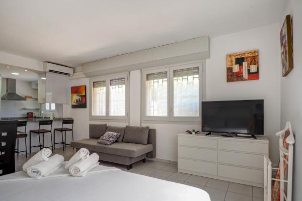#46375 - Los Globos Studio | Holiday Rentals | Hello Homes Sitges
