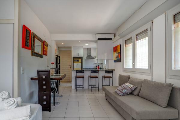 #46376 - Los Globos Studio | Holiday Rentals | Hello Homes Sitges