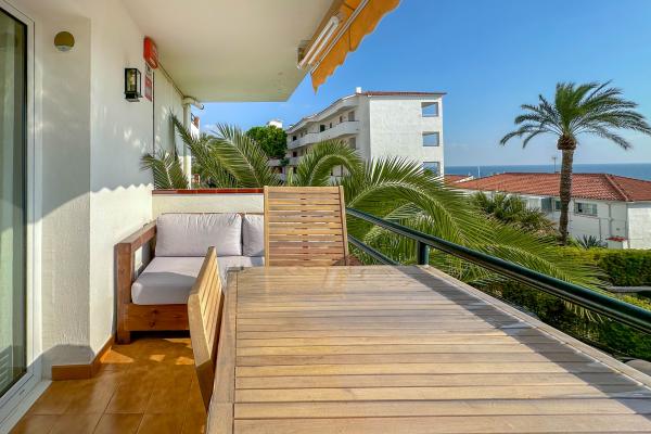 #52284 - Balmins Surf | Holiday Rentals | Hello Homes Sitges