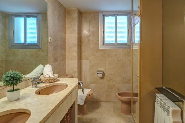 #52353 - Ocean Skyline Penthouse | Seasonal Rentals | Hello Homes Sitges