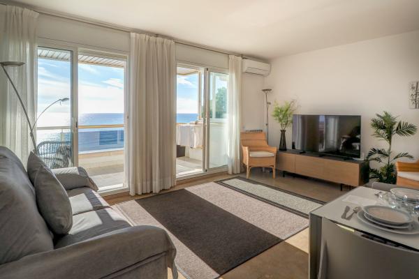 #52367 - Ocean Skyline Penthouse | Seasonal Rentals | Hello Homes Sitges