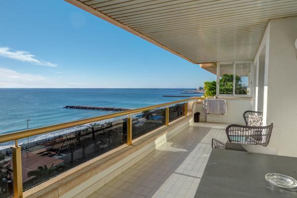 #52370 - Ocean Skyline Penthouse | Seasonal Rentals | Hello Homes Sitges