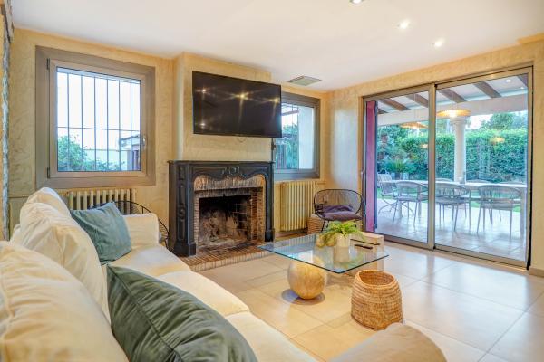 #52438 - Villa Nirvana | Holiday Rentals | Hello Homes Sitges