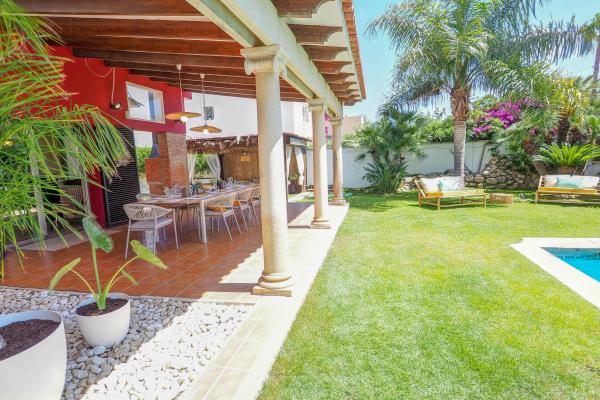 #52531 - Villa Nirvana | Holiday Rentals | Hello Homes Sitges