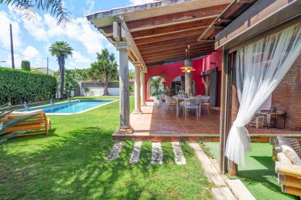 #52532 - Villa Nirvana | Holiday Rentals | Hello Homes Sitges