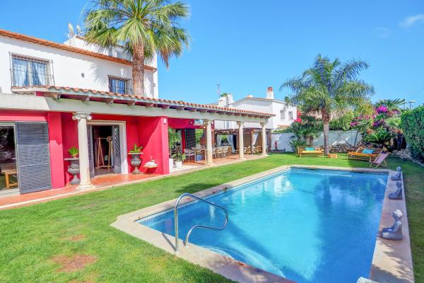 #52540 - Villa Nirvana | Holiday Rentals | Hello Homes Sitges