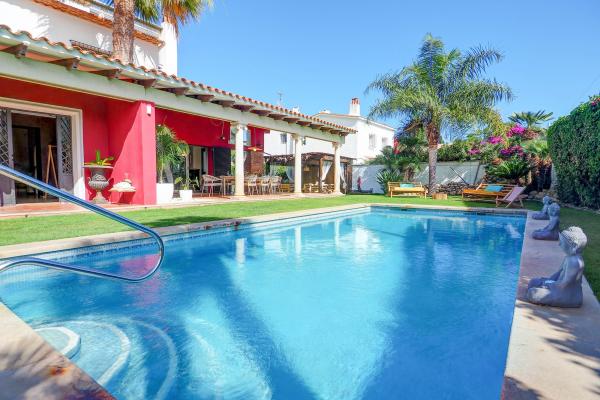 #52543 - Villa Nirvana | Holiday Rentals | Hello Homes Sitges