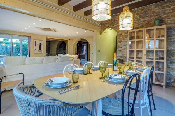#52563 - Villa Nirvana | Holiday Rentals | Hello Homes Sitges