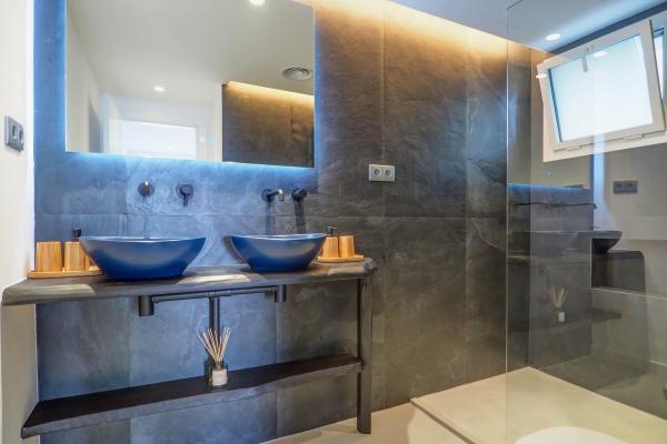 #52724 - Blue Suite | Holiday Rentals | Hello Homes Sitges