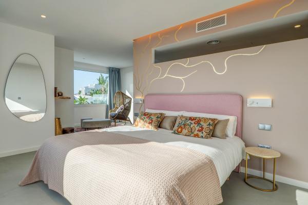 #52800 - Pink Suite | Holiday Rentals | Hello Homes Sitges