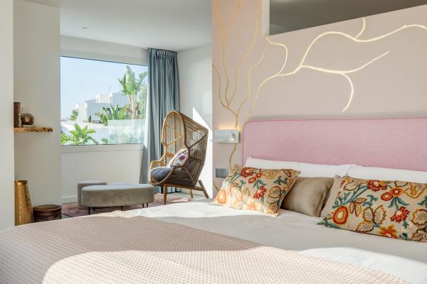 #52801 - Pink Suite | Holiday Rentals | Hello Homes Sitges