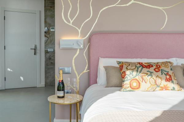 #52807 - Pink Suite | Holiday Rentals | Hello Homes Sitges