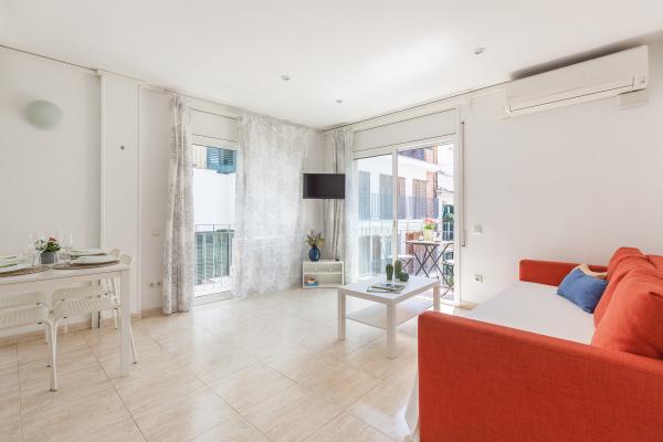 #53329 - Nova Apartment | Holiday Rentals | Hello Homes Sitges