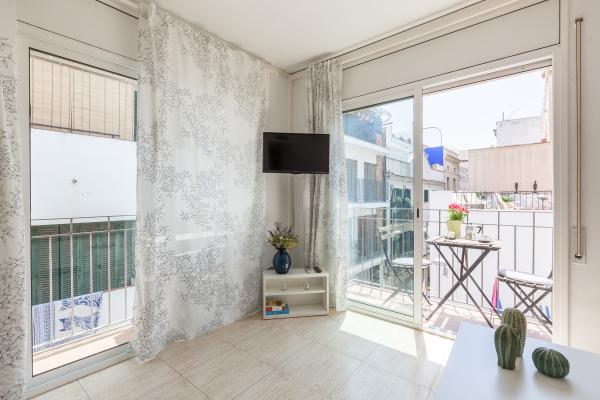 #53330 - Nova Apartment | Holiday Rentals | Hello Homes Sitges