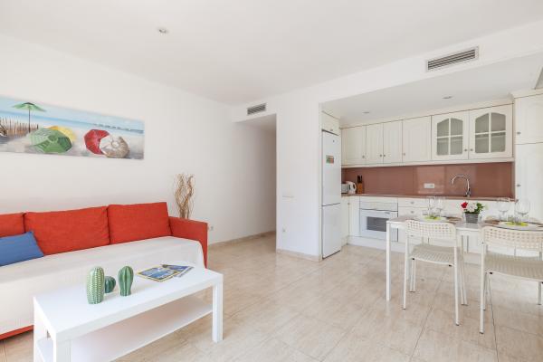 #53332 - Nova Apartment | Holiday Rentals | Hello Homes Sitges