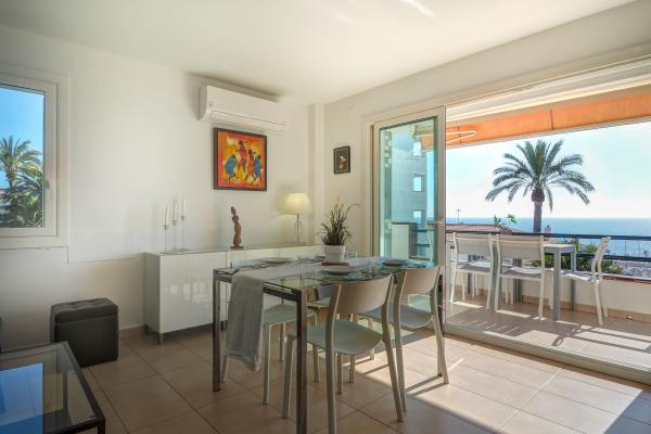 #53732 - Balmins White | Holiday Rentals | Hello Homes Sitges