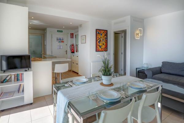 #53736 - Balmins White | Holiday Rentals | Hello Homes Sitges
