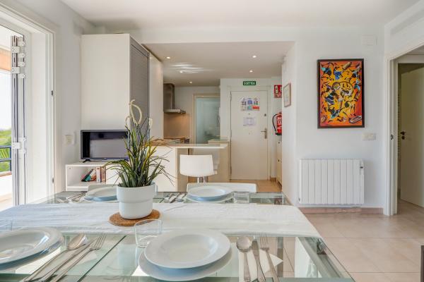 #53737 - Balmins White | Holiday Rentals | Hello Homes Sitges