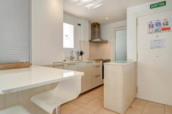 #53738 - Balmins White | Holiday Rentals | Hello Homes Sitges