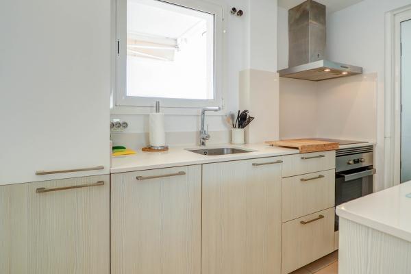 #53740 - Balmins White | Holiday Rentals | Hello Homes Sitges