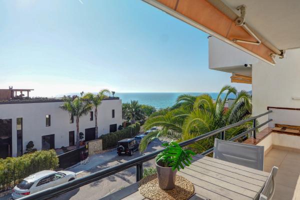 #53742 - Balmins White | Holiday Rentals | Hello Homes Sitges