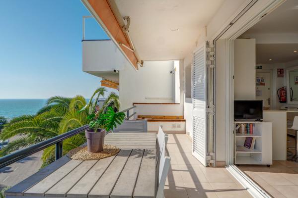 #53745 - Balmins White | Holiday Rentals | Hello Homes Sitges