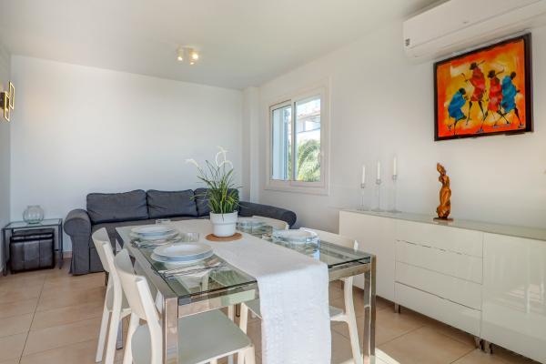 #53746 - Balmins White | Holiday Rentals | Hello Homes Sitges