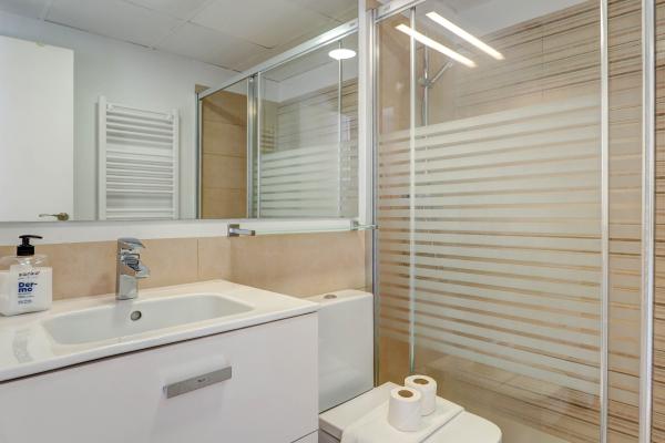 #53747 - Balmins White | Holiday Rentals | Hello Homes Sitges