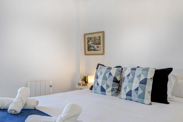 #53750 - Balmins White | Holiday Rentals | Hello Homes Sitges