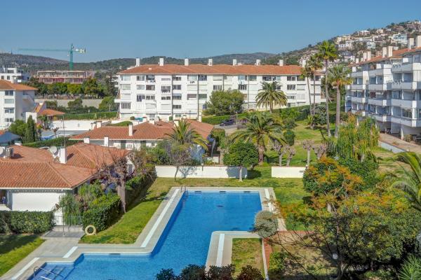 #53754 - Balmins White | Holiday Rentals | Hello Homes Sitges