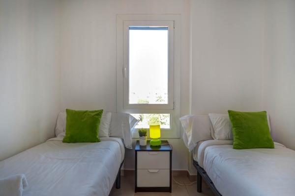 #53758 - Balmins White | Holiday Rentals | Hello Homes Sitges