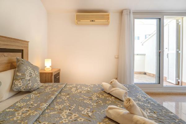 #53973 - Ribes Duplex | Holiday Rentals | Hello Homes Sitges