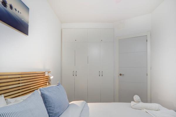 #54520 - White Center Apartment | Holiday Rentals | Hello Homes Sitges