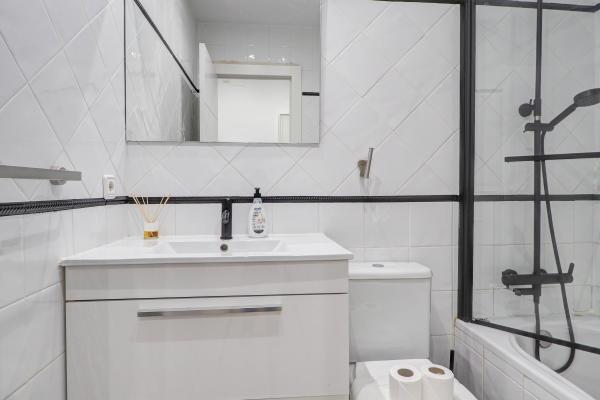 #54523 - White Center Apartment | Holiday Rentals | Hello Homes Sitges