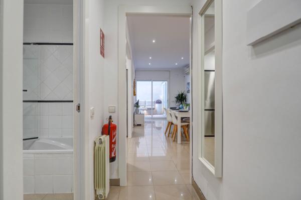 #54536 - White Center Apartment | Holiday Rentals | Hello Homes Sitges