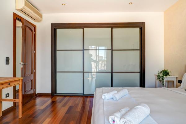 #55892 - Ollie Apartment | Holiday Rentals | Hello Homes Sitges