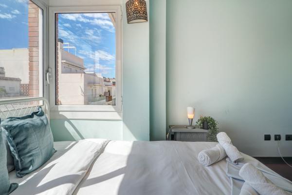 #55899 - Ollie Apartment | Holiday Rentals | Hello Homes Sitges
