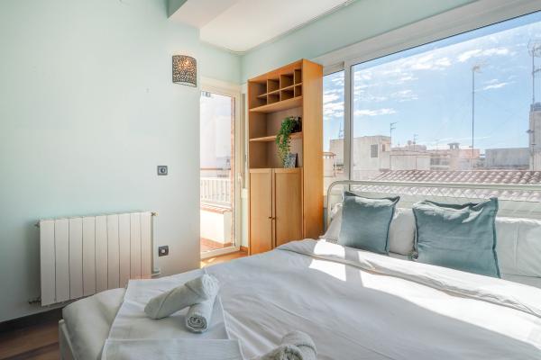 #55900 - Ollie Apartment | Holiday Rentals | Hello Homes Sitges
