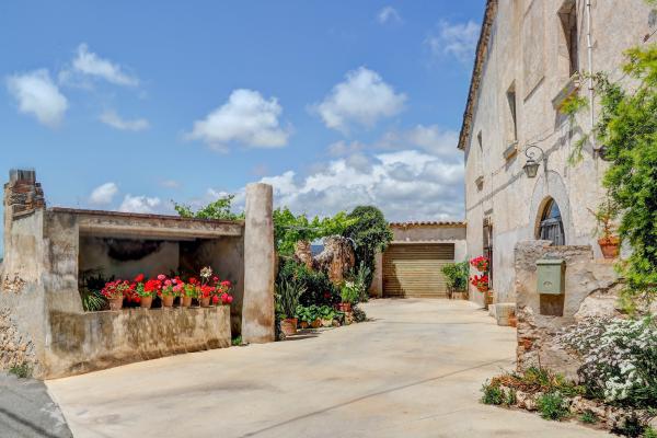 #58248 - Masia Las Torres | Holiday Rentals | Hello Homes Sitges