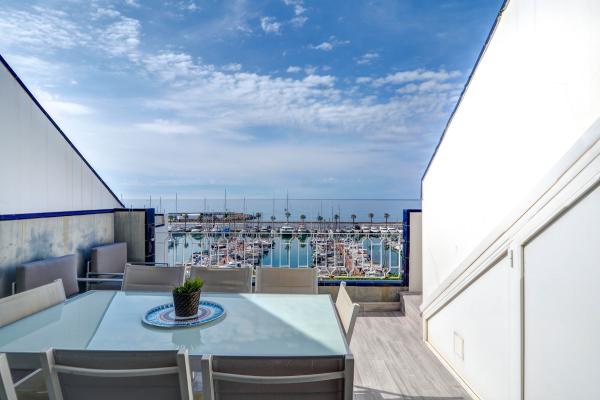 #58295 - The Moonlight Sea View | Holiday Rentals | Hello Homes Sitges